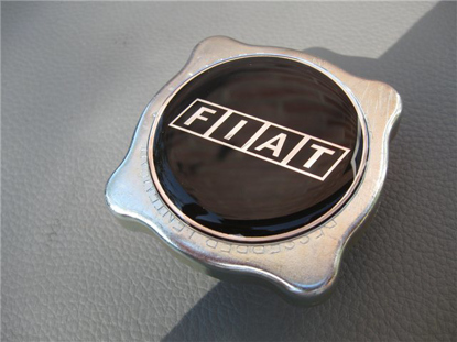 Afbeeldingen van deksel expansietank met Fiat logo