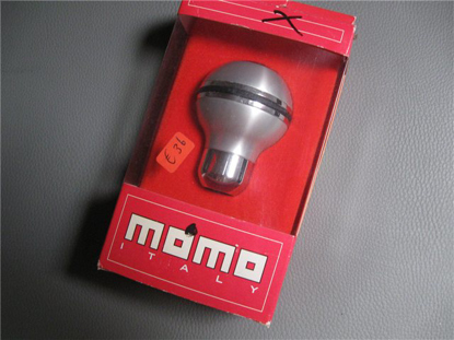 Picture of gear lever knob MOMO