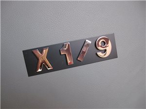 Afbeeldingen van X 1/9 embleem, magneetletters